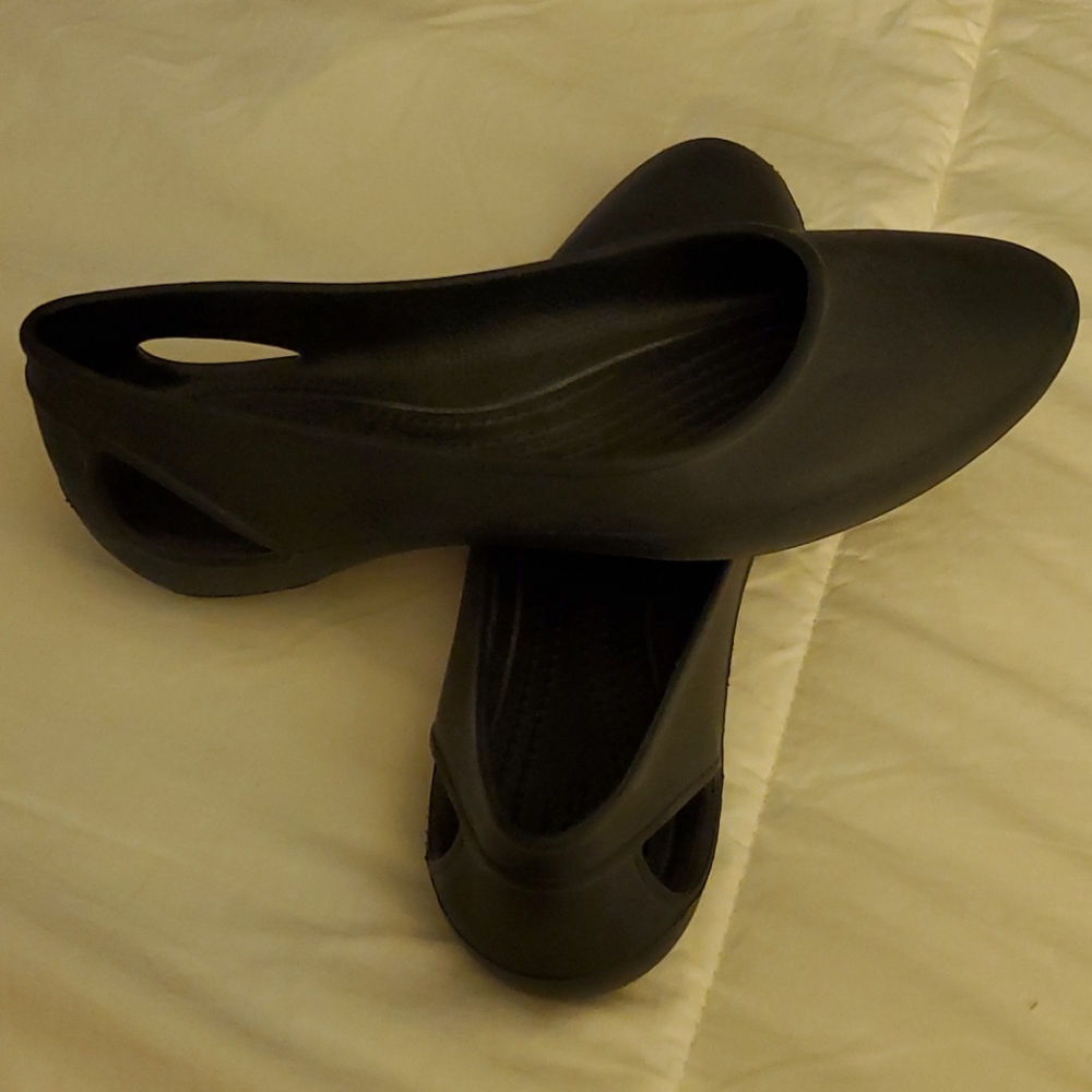Crocs sz 7 flats